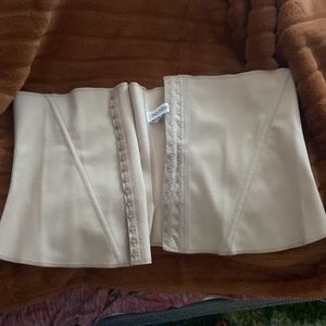 Squeem waist cincher 2x- brand new- beige